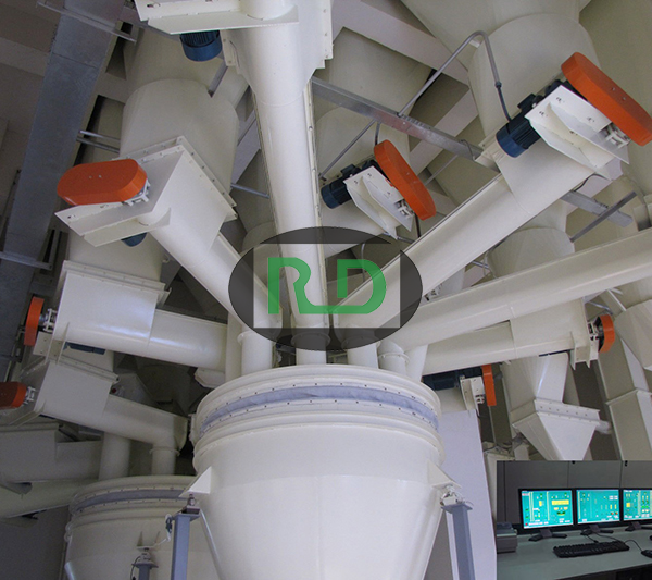 Ingredient scale in the feed production line