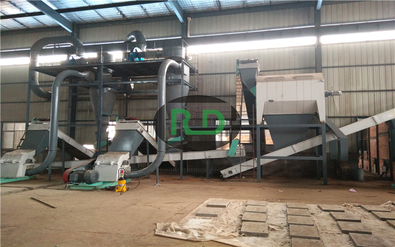 Wood chip crushing section